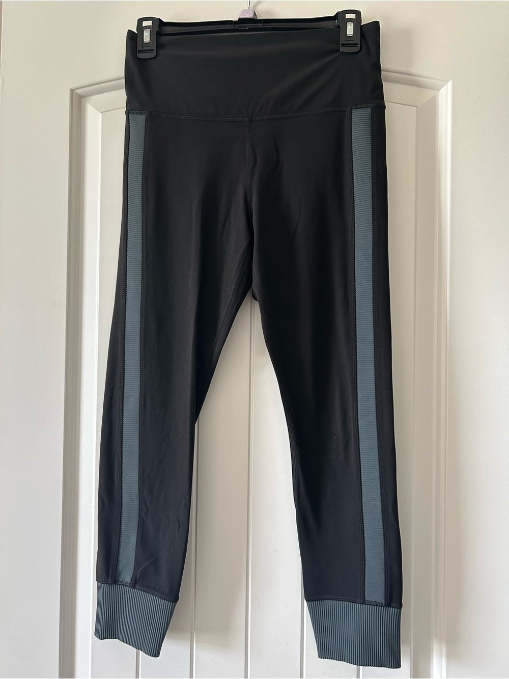 Athleta - Elation Rib Trim - Black & Green - Size M - 7/8 length